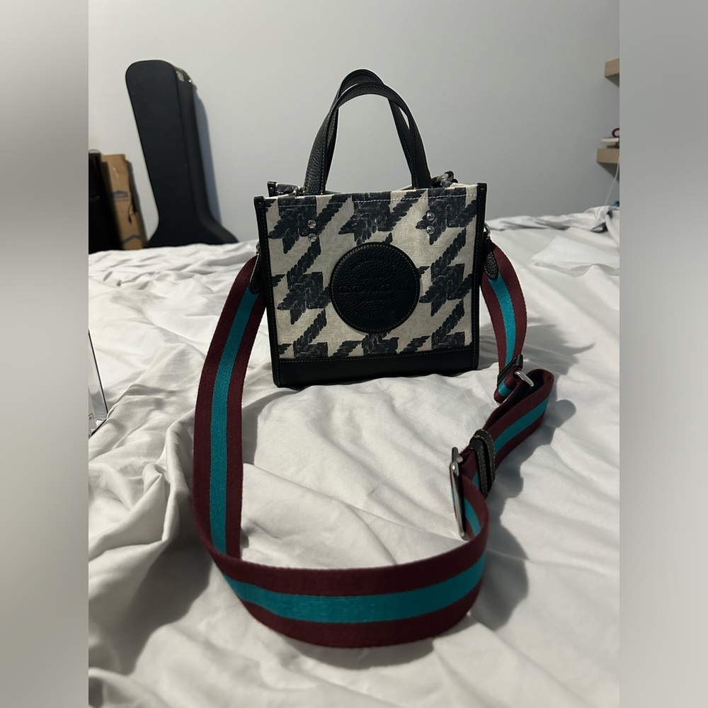 Coach Dempsey Tote 22 With Houndstooth Print And Patch